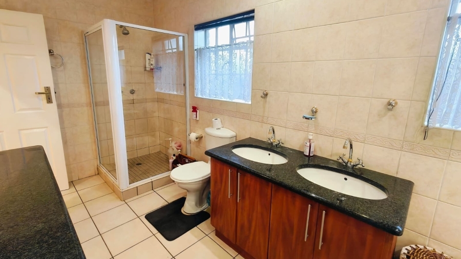 3 Bedroom Property for Sale in Van Der Hoff Park North West